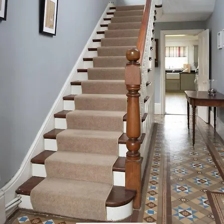 Entire Three Bed House In Wigginton, בית נופש *