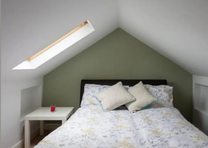 Entire Three Bed House In Wigginton,