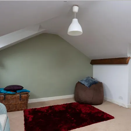 Entire Three Bed House In Wigginton, Dom wakacyjny *