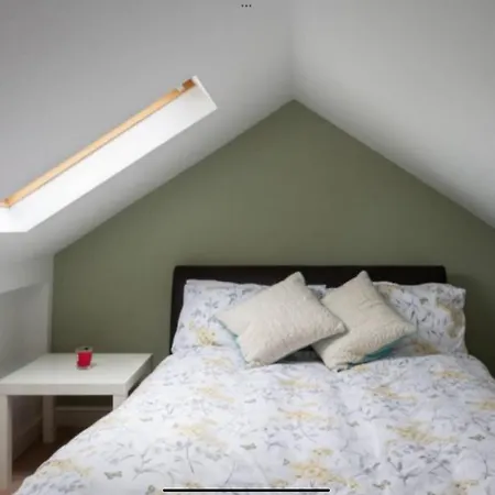 Entire Three Bed House In Wigginton,