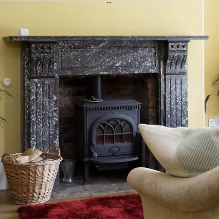 Entire Three Bed House In Wigginton, Ferienhaus York