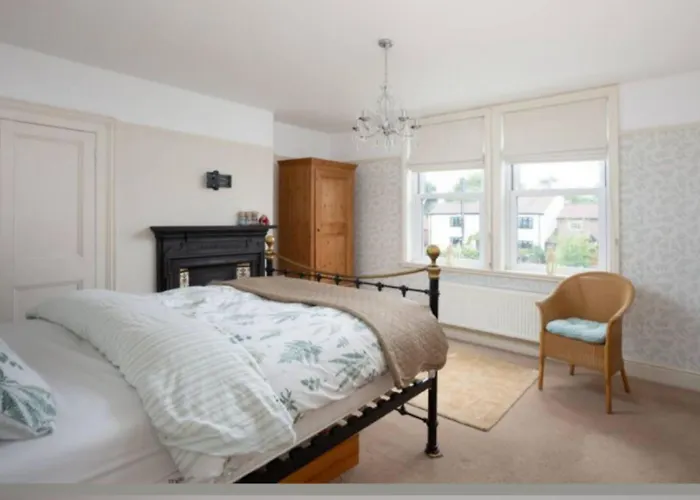 Ferienhaus Entire Three Bed House In Wigginton, *