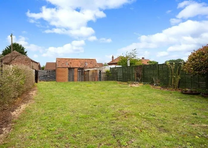 Entire Three Bed House In Wigginton, Дом отдыха *